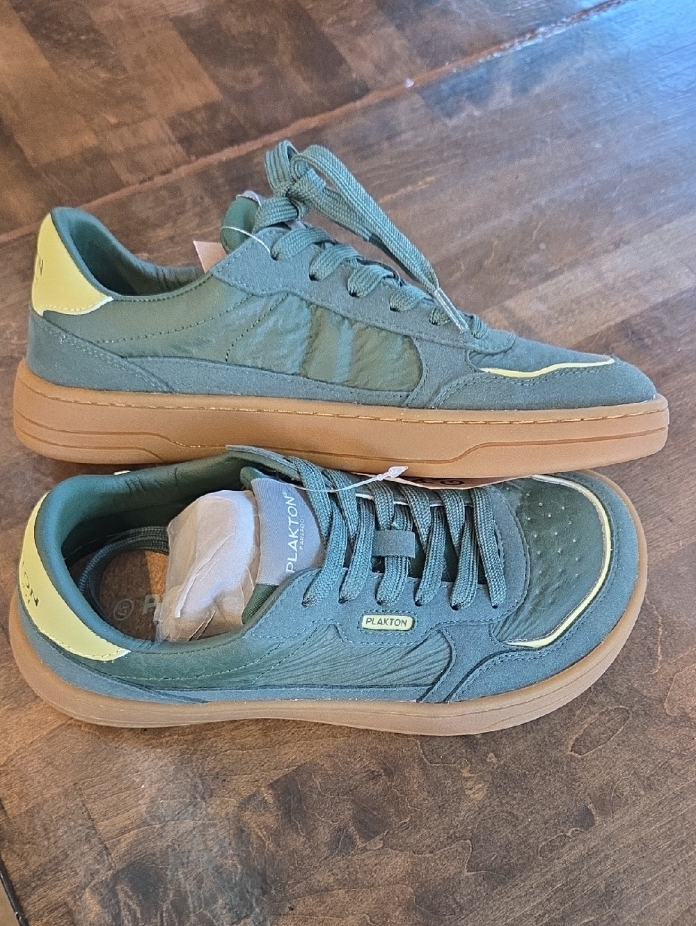 Size 7 Plakton Women's NEW Green Low-Top Sneakers